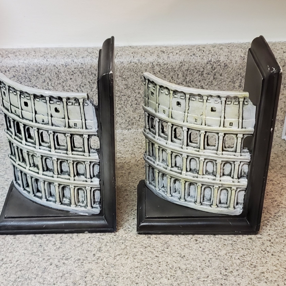 Set of 2 collesseum bookends